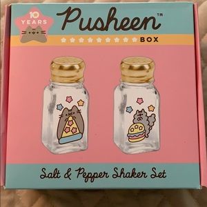 Pusheen Box exclusive Salt and Pepper Shaker Set
